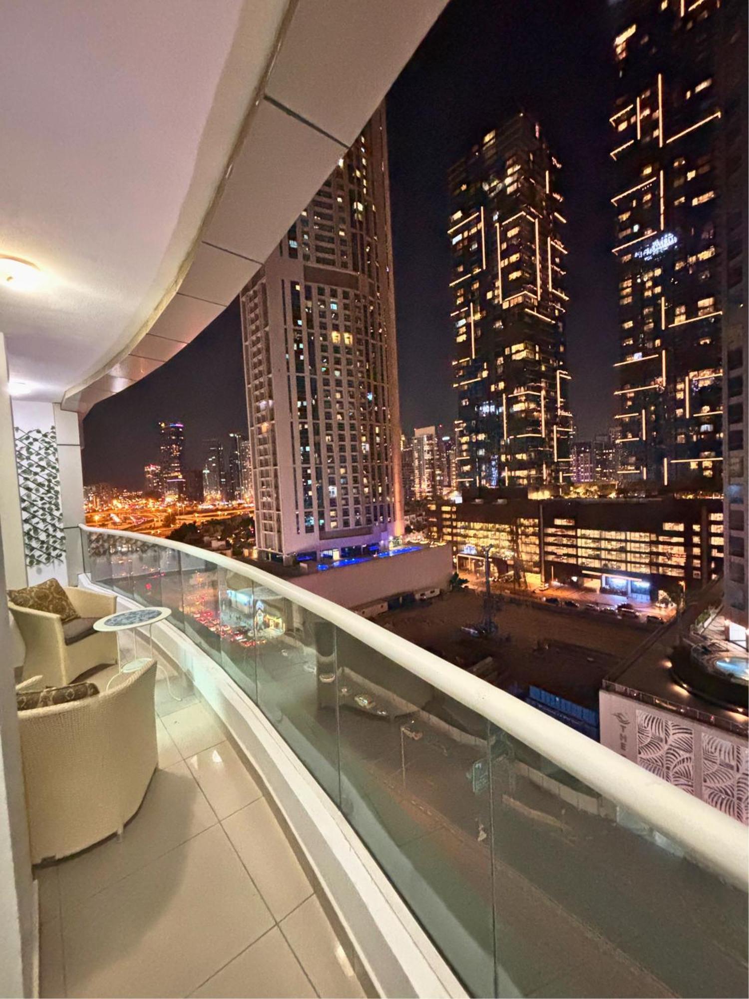 Lux 1br, Kingbed In Marina, 3mints Metro, 5mints Barasti Apartment *