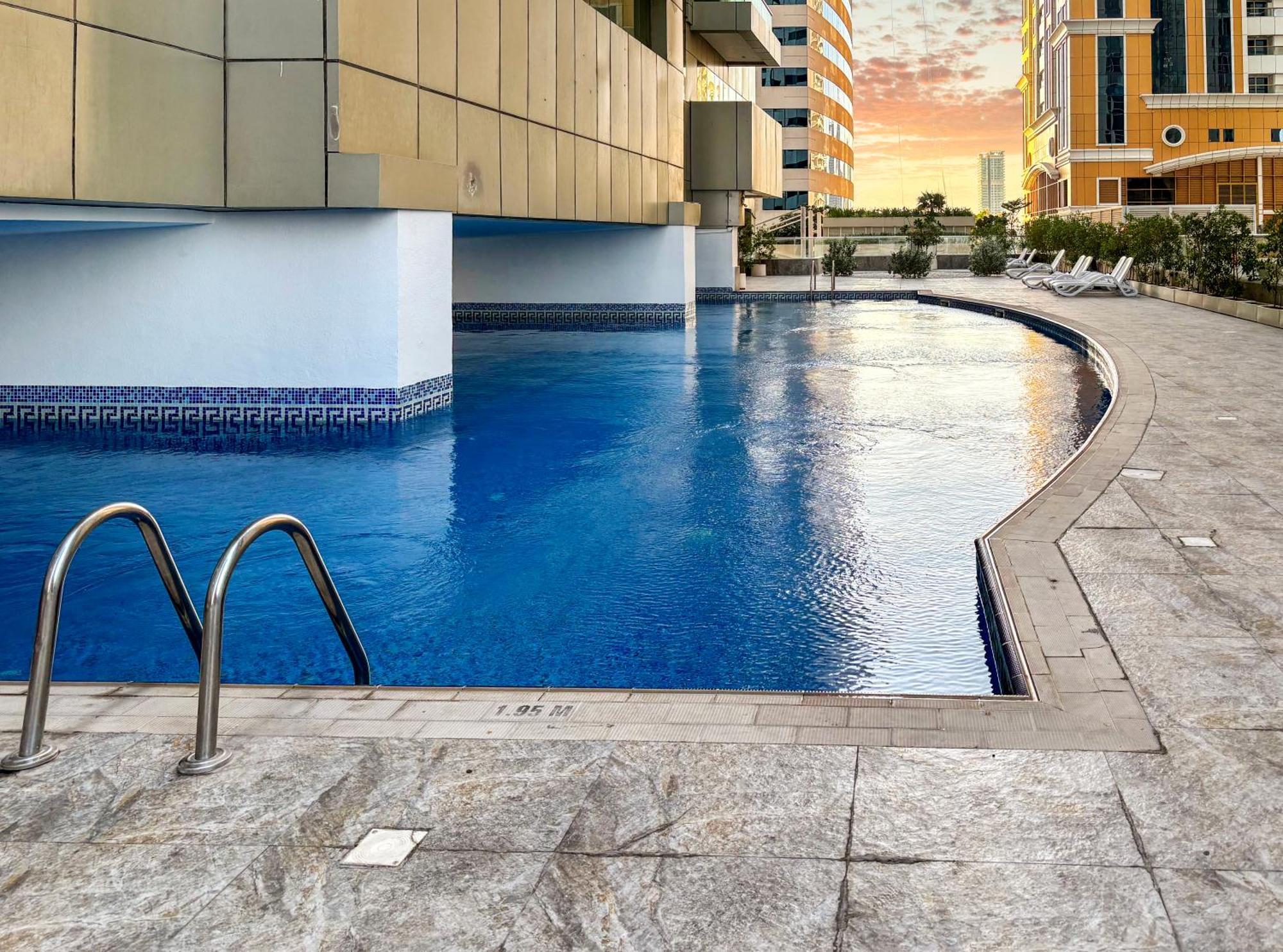 Lux 1br, Kingbed In Marina, 3mints Metro, 5mints Barasti Dubai