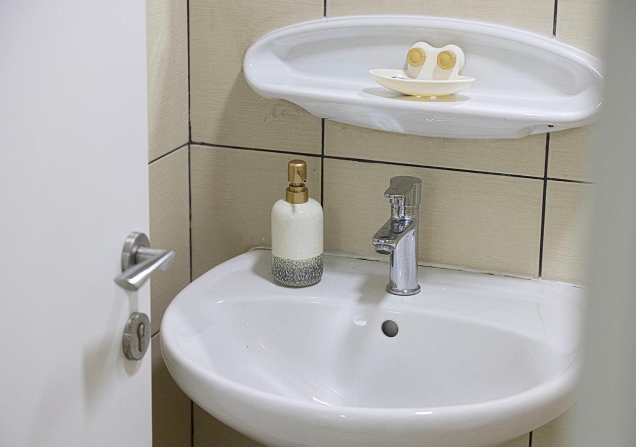Lux 1br, Kingbed In Marina, 3mints Metro, 5mints Barasti Apartment *